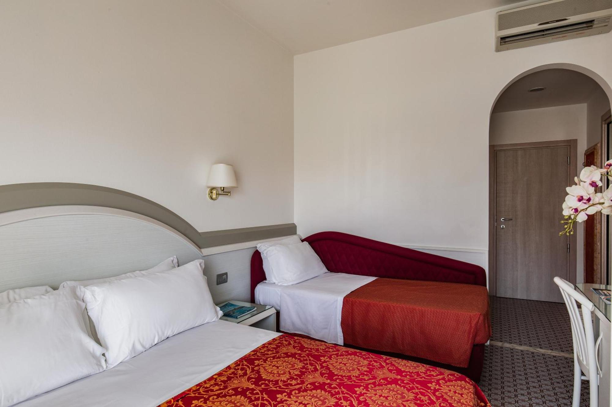 Hotel Caravelle Cesenatico Exterior photo